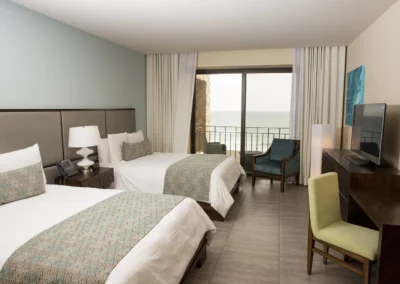 A two queen bedroom with ocean view in Costa Rica